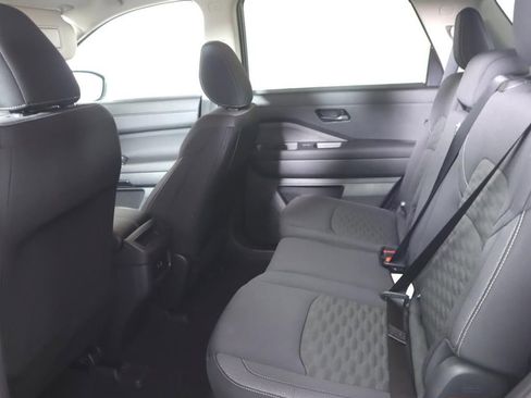 Certified 2025 Nissan Pathfinder S image 26