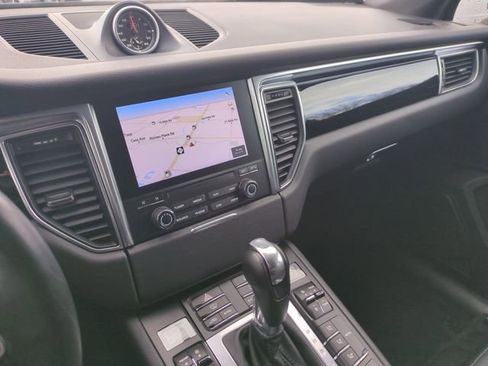 Used 2018 Porsche Macan AWD/4WD image 11