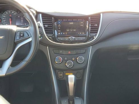 Used 2018 Chevrolet Trax LT w/ LT Convenience Package FWD image 28