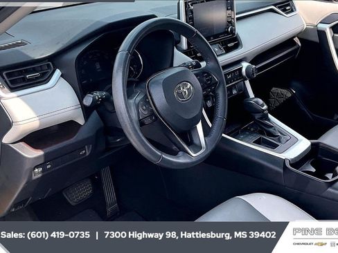Used 2021 Toyota RAV4 Limited FWD image 12