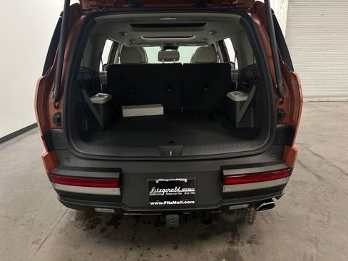 Used 2024 Hyundai Santa Fe Limited w/ Tow & Go Package image 26