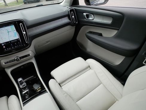 Used 2023 Volvo XC40 B5 Plus w/ Driver Assist Package AWD/4WD image 11