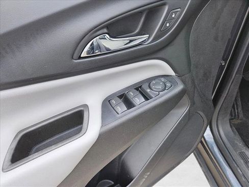 Used 2018 Chevrolet Equinox LS image 13