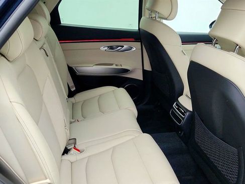 Used 2026 Genesis GV70 2.5T Select image 24