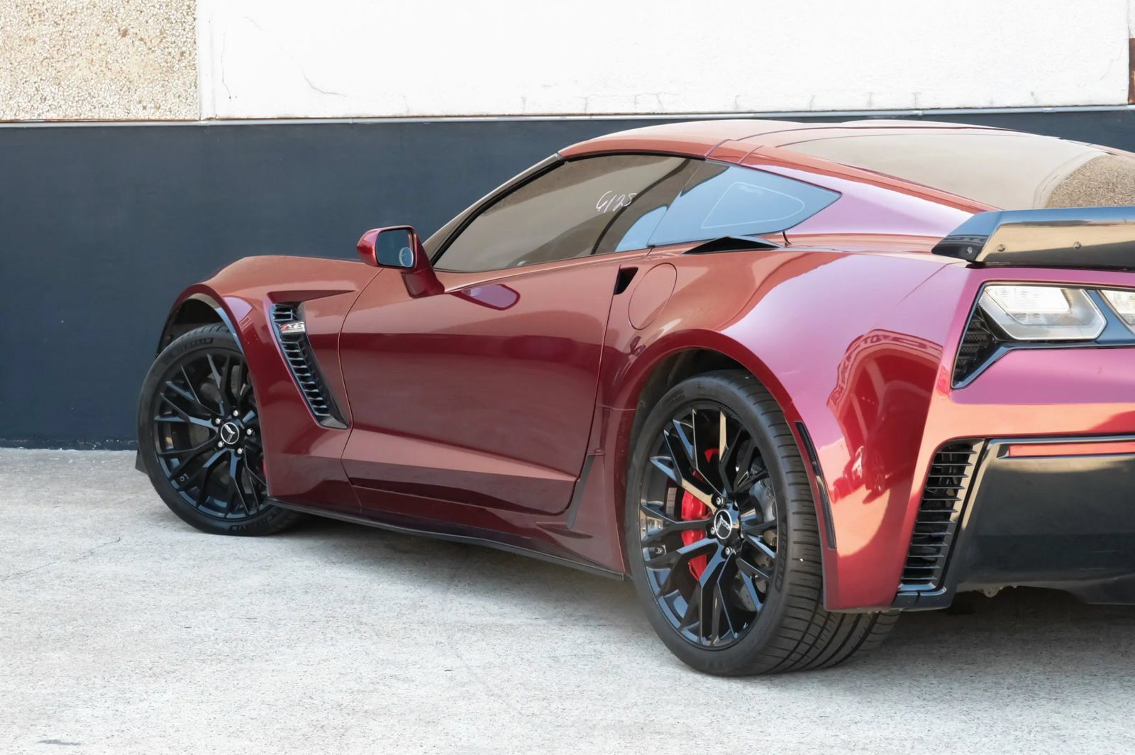 Used 2016 Chevrolet Corvette Z06 w/ 3LZ Preferred Equipment Group RWD image 12