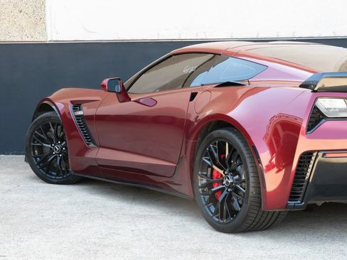 Used 2016 Chevrolet Corvette Z06 w/ 3LZ Preferred Equipment Group RWD image 12