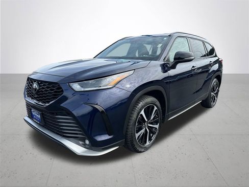 Used 2022 Toyota Highlander XSE image 2