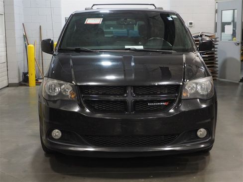 Used 2017 Dodge Grand Caravan GT image 2
