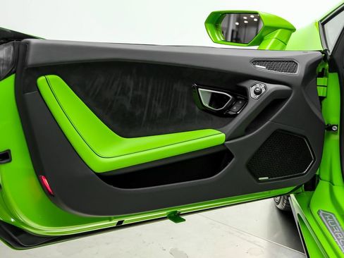 Used 2024 Lamborghini Huracan EVO AWD/4WD image 36