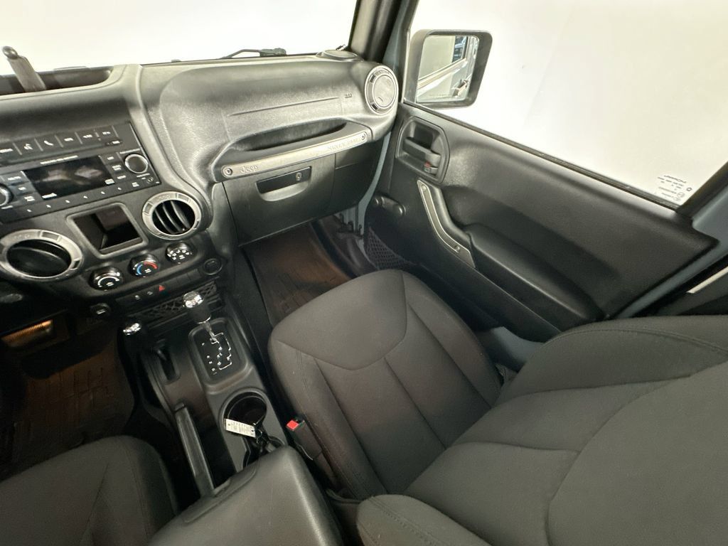Used 2015 Jeep Wrangler Sport w/ Connectivity Group AWD/4WD image 11