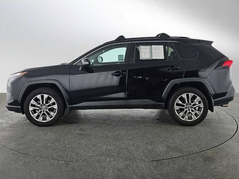 Used 2022 Toyota RAV4 XLE Premium image 6