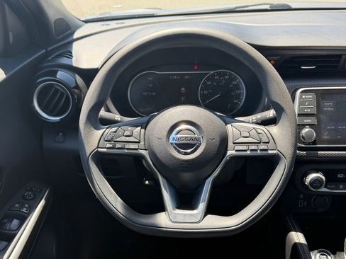 Used 2018 Nissan Kicks SV FWD image 36
