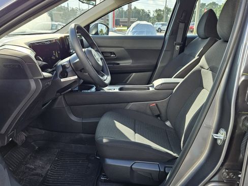 Used 2025 Nissan Kicks S image 3