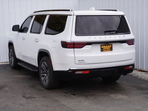 Used 2023 Jeep Wagoneer 4WD w/ Premium Group I image 4