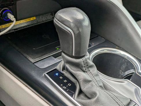 Used 2020 Toyota Camry XLE image 16