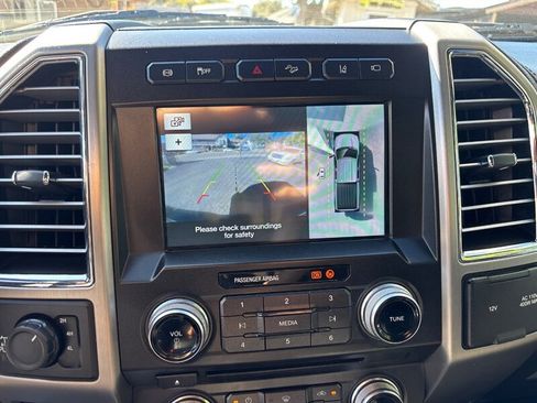 Used 2017 Ford F250 Platinum w/ Platinum Ultimate Package AWD/4WD image 18