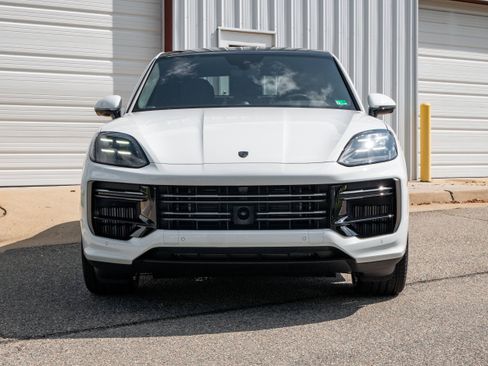 New 2025 Porsche Cayenne Turbo AWD/4WD image 10