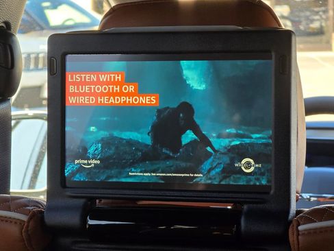 New 2026 Chrysler Pacifica Pinnacle image 13