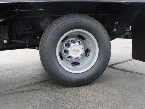 Used 2024 Chevrolet Silverado 3500 W/T w/ Snow Plow Prep Package AWD/4WD image 28