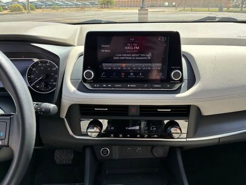 Certified 2023 Nissan Rogue SV FWD image 14