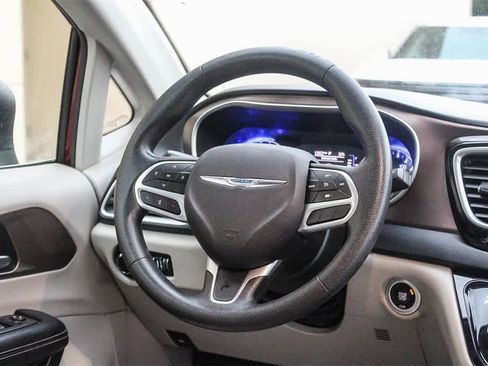 Used 2021 Chrysler Voyager Lxi image 21