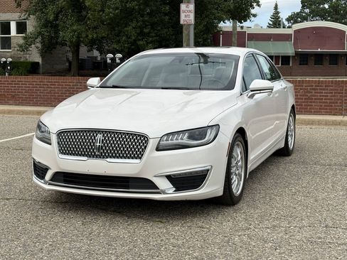 Used 2017 Lincoln MKZ Select w/ Select Plus Package AWD/4WD image 2