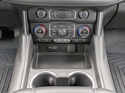 Certified 2022 Chevrolet Suburban LT w/ Luxury Package RWD image 18