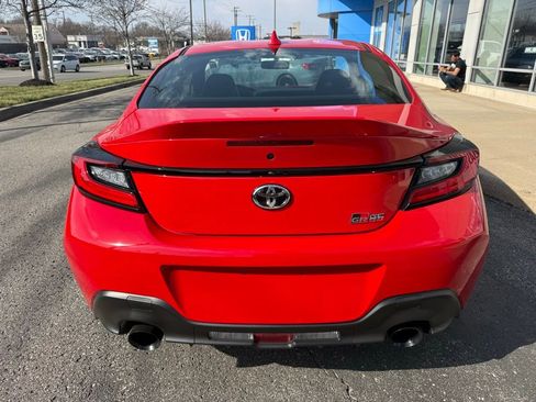 Used 2025 Toyota GR86 Premium w/ Performance Package image 12