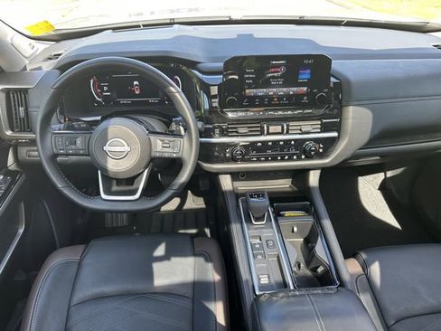 Certified 2025 Nissan Pathfinder Platinum FWD image 25