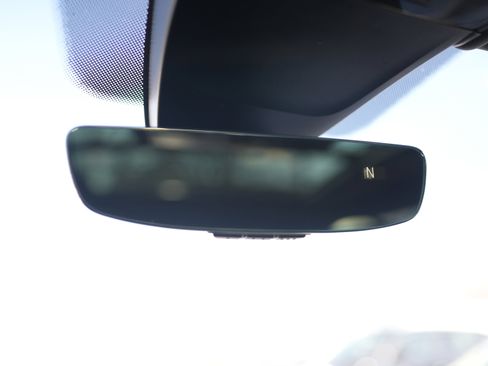 Certified 2022 Volkswagen Tiguan SE R-Line image 29