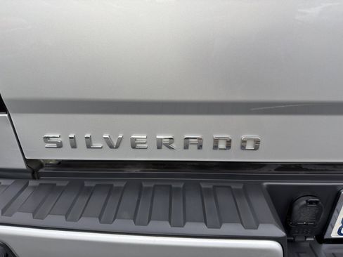 Used 2018 Chevrolet Silverado 1500 Custom w/ Custom Value Package RWD image 37
