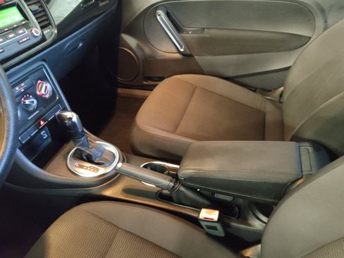 Used 2014 Volkswagen Beetle 2.5 image 26