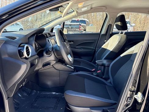 Used 2025 Nissan Versa SV image 34