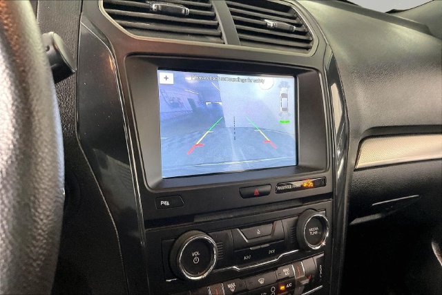 Used 2018 Ford Explorer XLT w/ Equipment Group 202A AWD/4WD image 13
