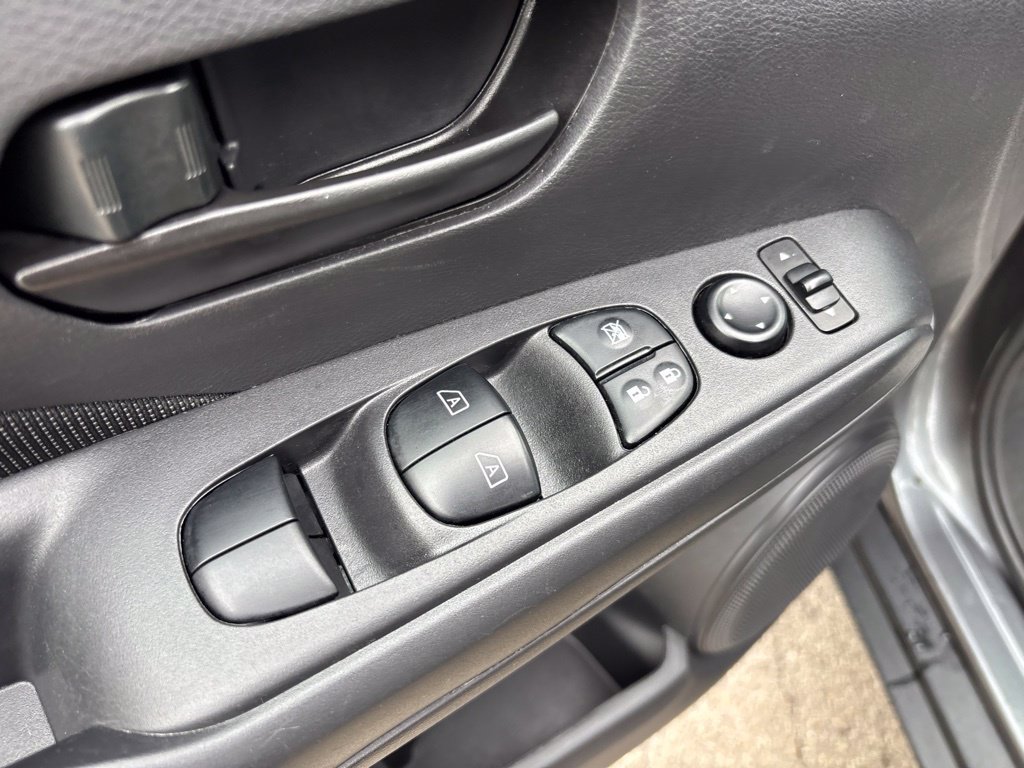 Used 2021 Nissan Kicks S FWD image 18