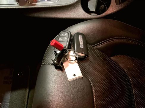 Used 2020 Jeep Cherokee Latitude Lux w/ Comfort/Convenience Group image 13