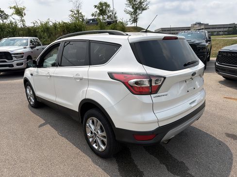 Used 2017 Ford Escape SE w/ Equipment Group 201A FWD image 9