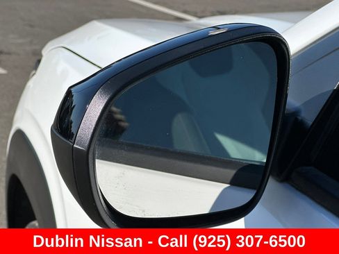 Used 2025 Chevrolet Trax RS FWD image 54