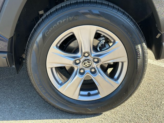 Certified 2025 Toyota RAV4 XLE AWD/4WD image 30