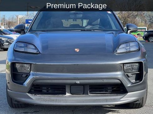 Used 2025 Porsche Macan 4 Electric image 3