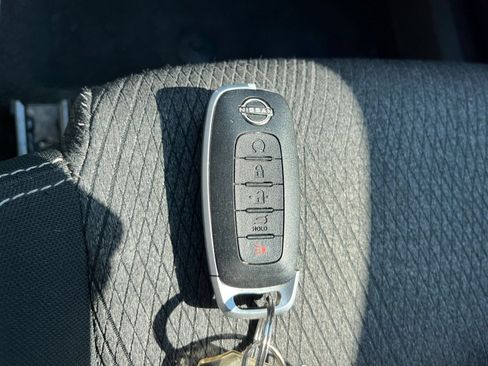 Used 2025 Nissan Rogue SV AWD/4WD image 21