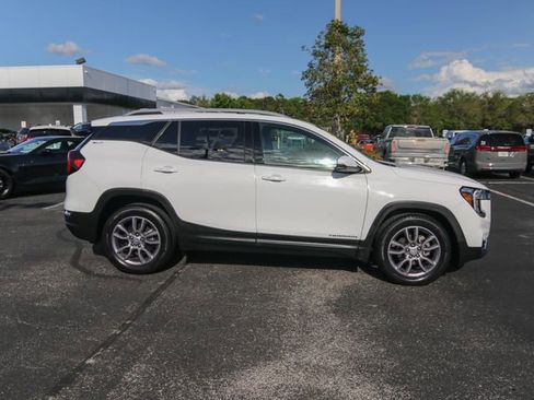 Used 2023 GMC Terrain SLT w/ Infotainment Package II FWD image 11