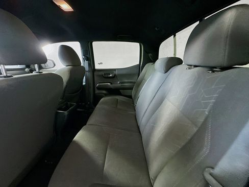 Used 2019 Toyota Tacoma TRD Sport AWD/4WD image 19