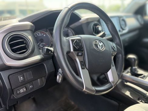 Used 2023 Toyota Tacoma SR5 w/ Technology Package AWD/4WD image 10