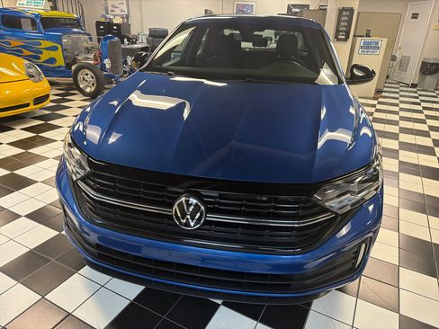 Used 2022 Volkswagen Jetta Sport image 2