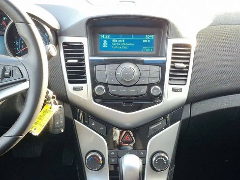 Used 2014 Chevrolet Cruze LT image 17