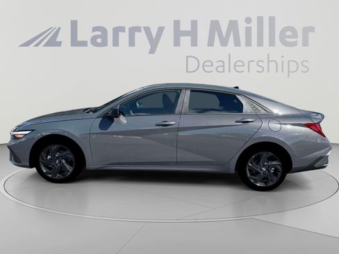 New 2026 Hyundai Elantra SEL FWD image 3