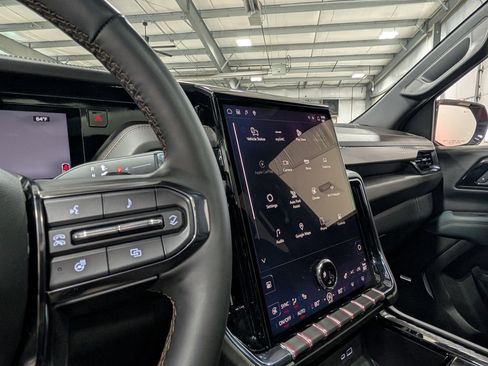 Used 2025 GMC Yukon XL AT4 w/ AT4 Premium Package image 32