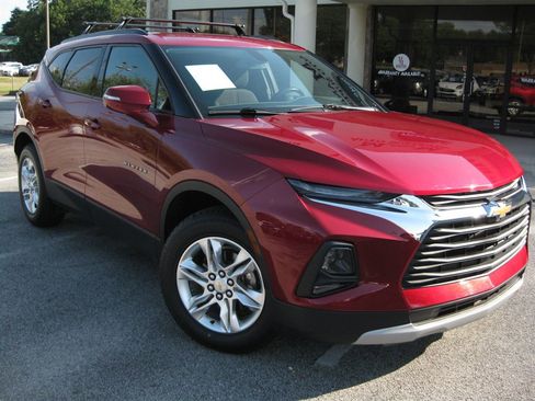 Used 2019 Chevrolet Blazer LT FWD image 2