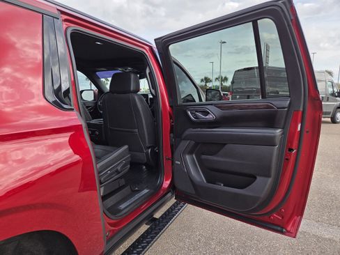 Used 2023 Chevrolet Suburban Z71 image 17